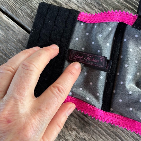 BLACK FUSHIA BLACK WHITE LACE PUSH UP BRA, adjustable straps 36C - Picture 3 of 6